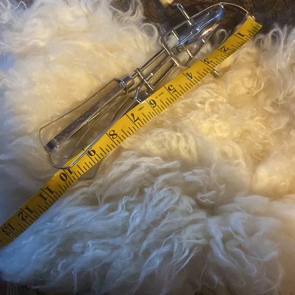 1950’s Vintage Hand Mixer - Stainless Steel cream handle on side - Picture 9 of 11